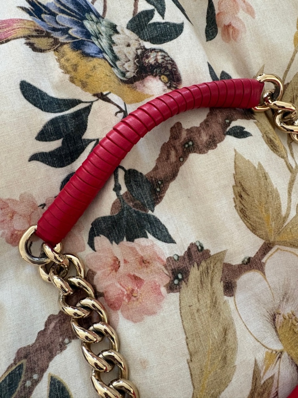 Versace Stunning Red Shoulder Bag with Gold Chain and Back Pocket - Picture 3 of 10
